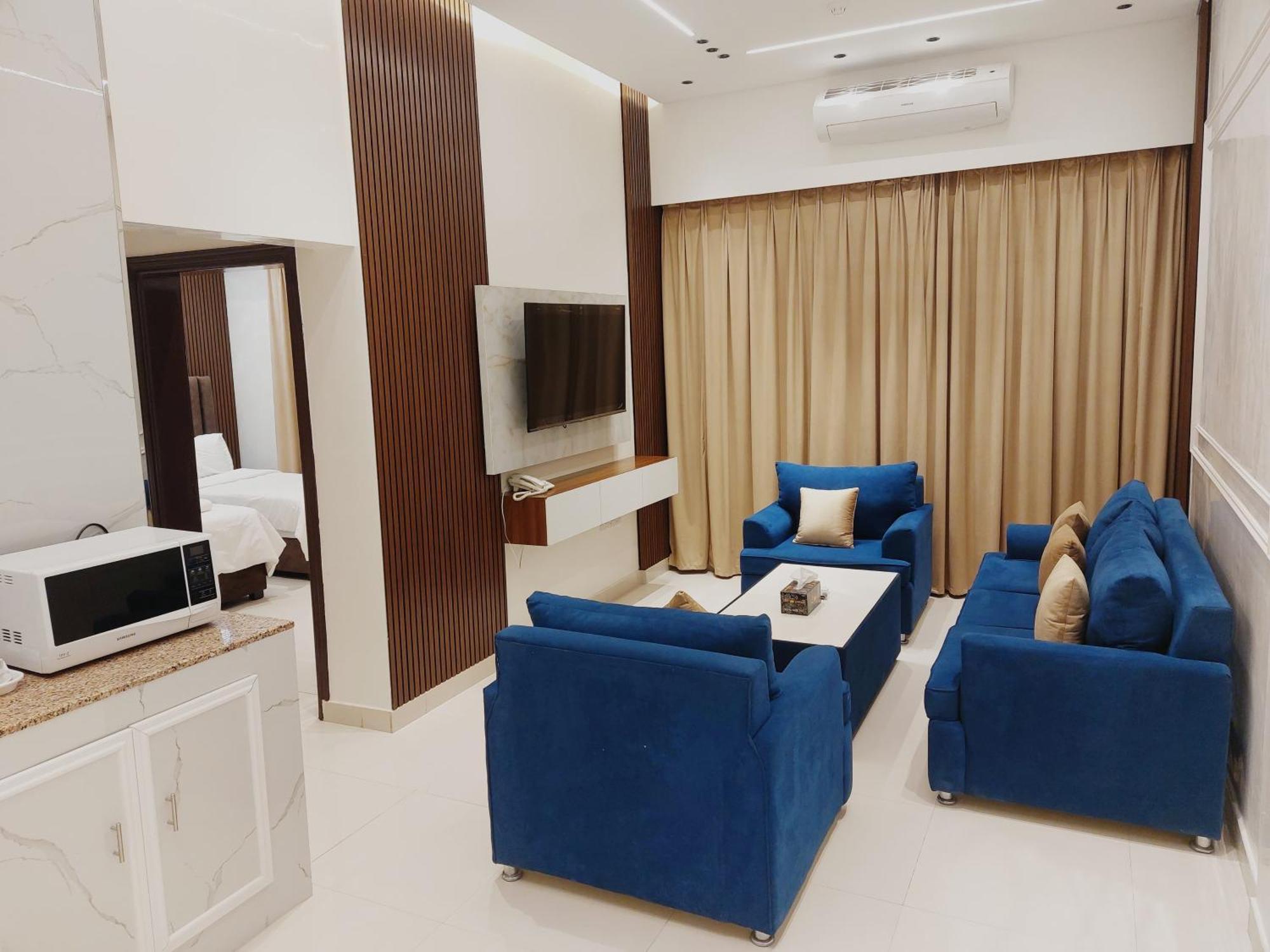 Mabahj Garnatha Hotel Apartments Сухар Экстерьер фото