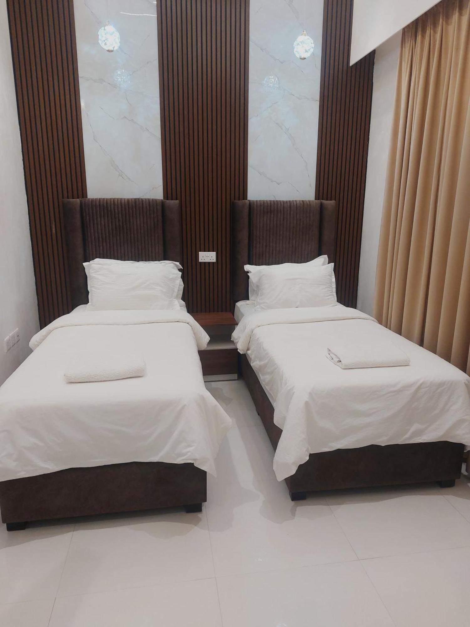 Mabahj Garnatha Hotel Apartments Сухар Экстерьер фото