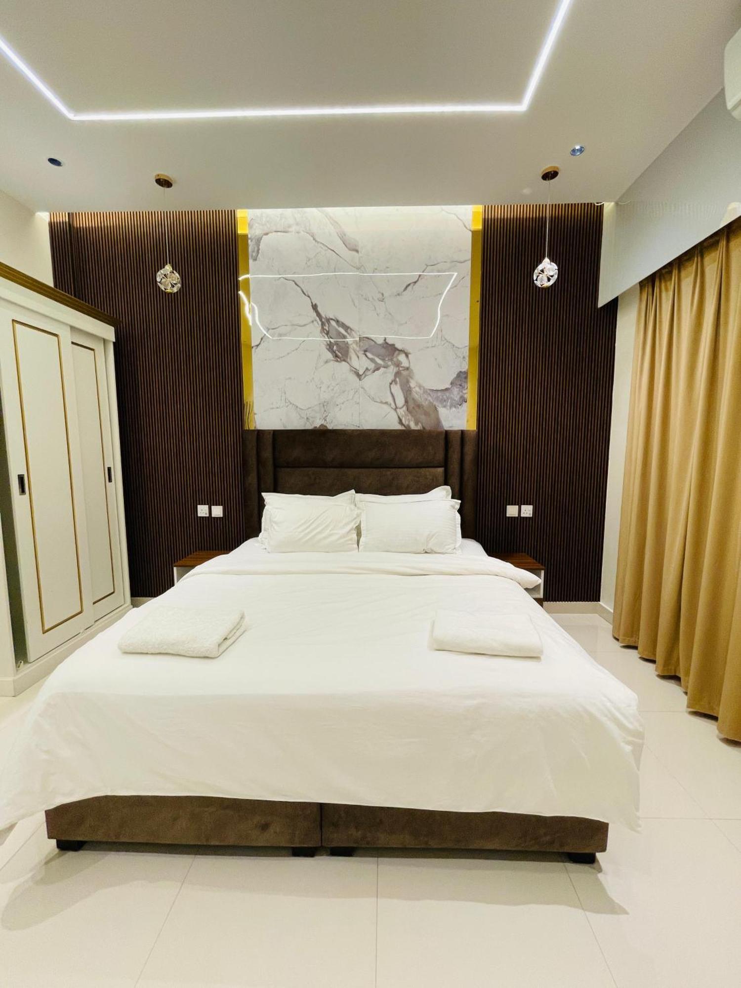 Mabahj Garnatha Hotel Apartments Сухар Экстерьер фото
