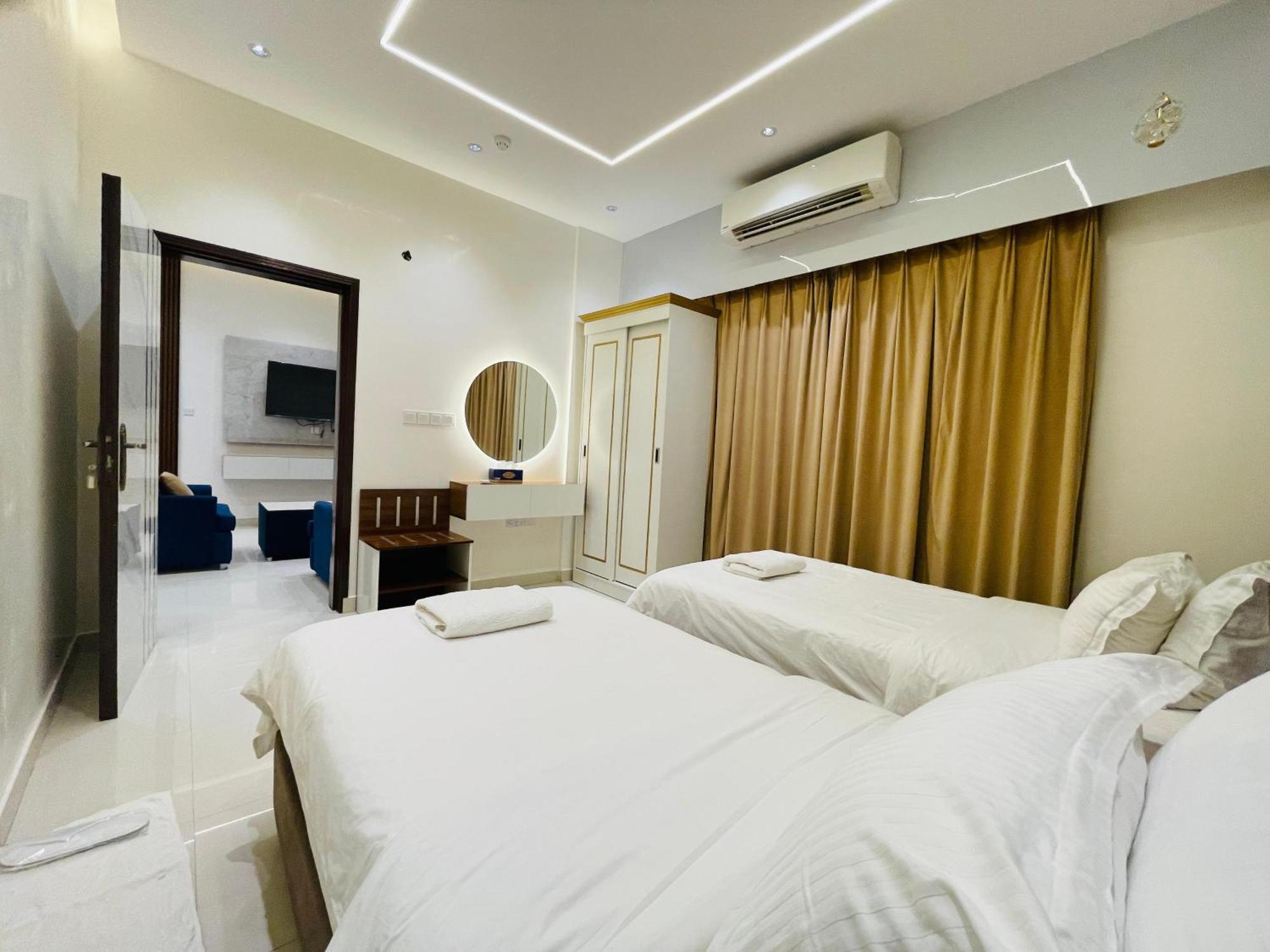 Mabahj Garnatha Hotel Apartments Сухар Экстерьер фото