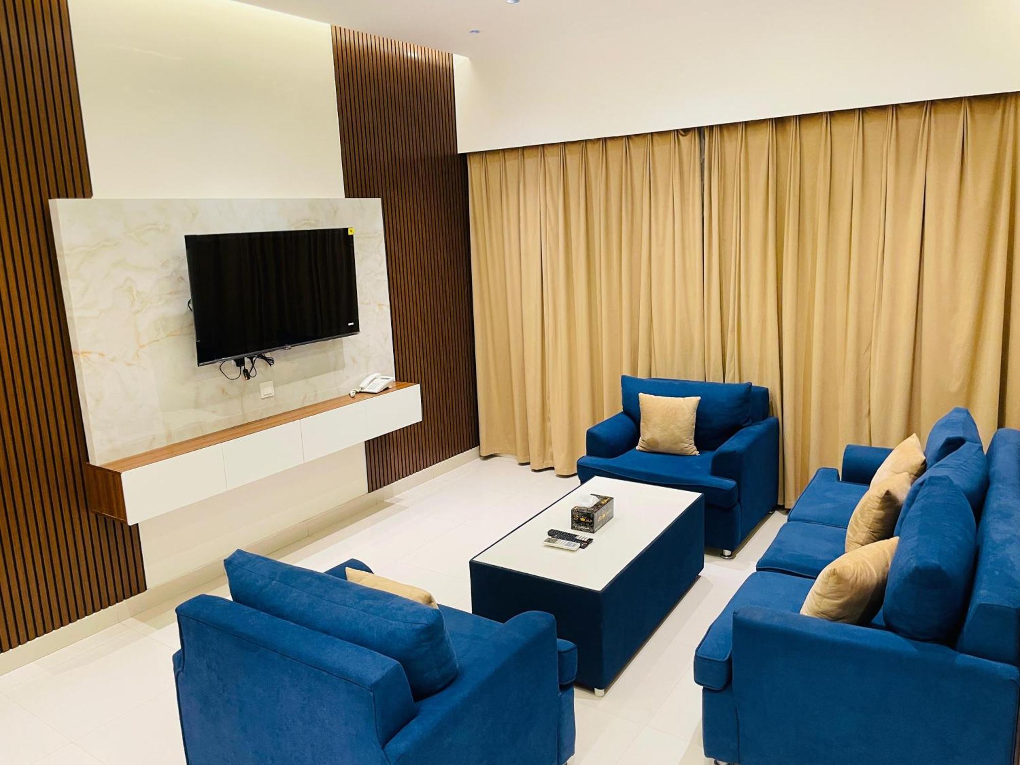 Mabahj Garnatha Hotel Apartments Сухар Экстерьер фото