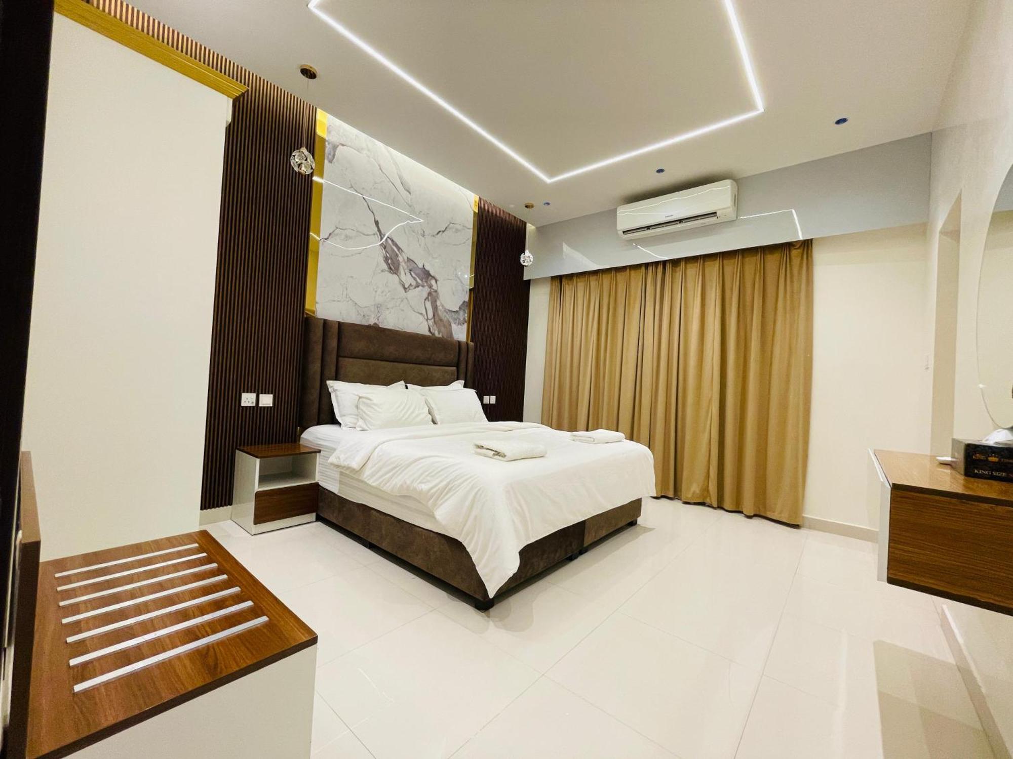 Mabahj Garnatha Hotel Apartments Сухар Экстерьер фото