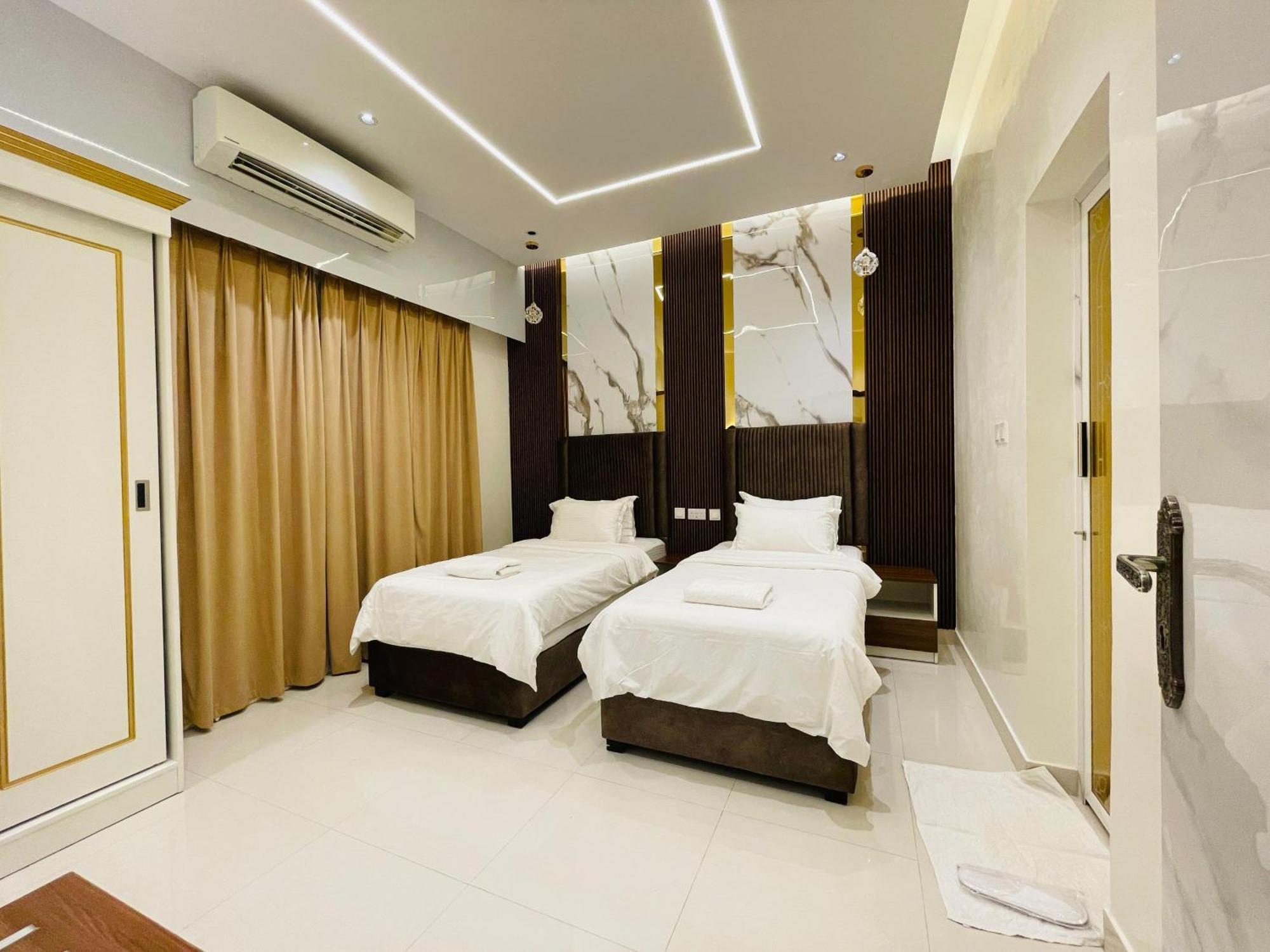 Mabahj Garnatha Hotel Apartments Сухар Экстерьер фото