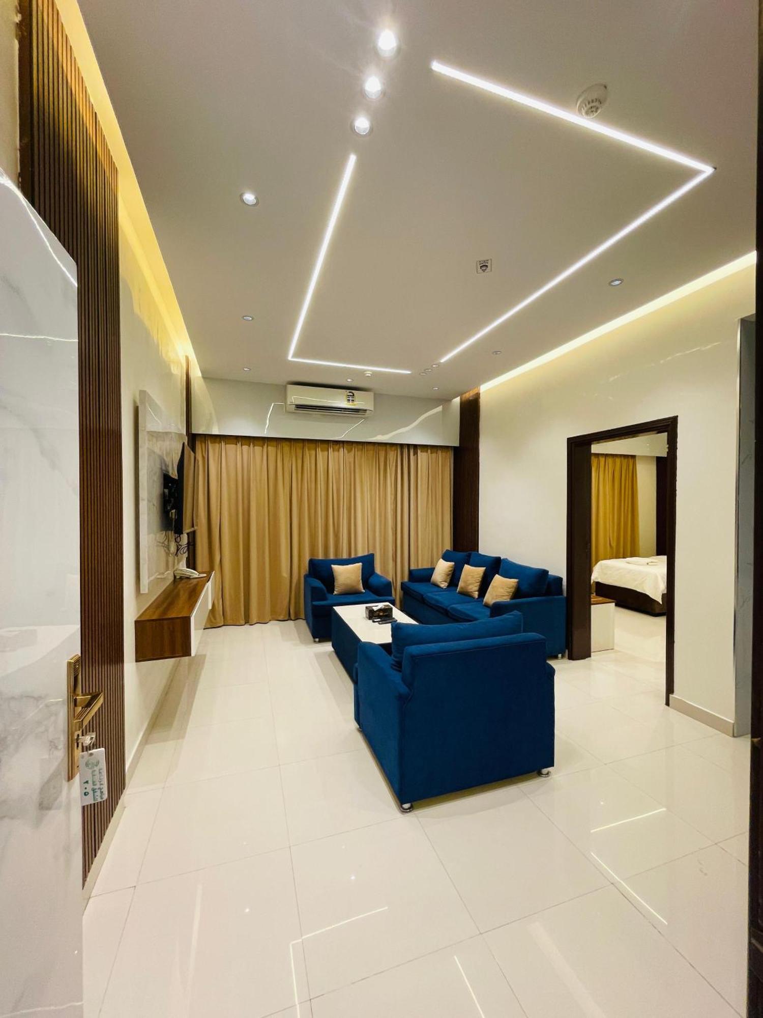 Mabahj Garnatha Hotel Apartments Сухар Экстерьер фото