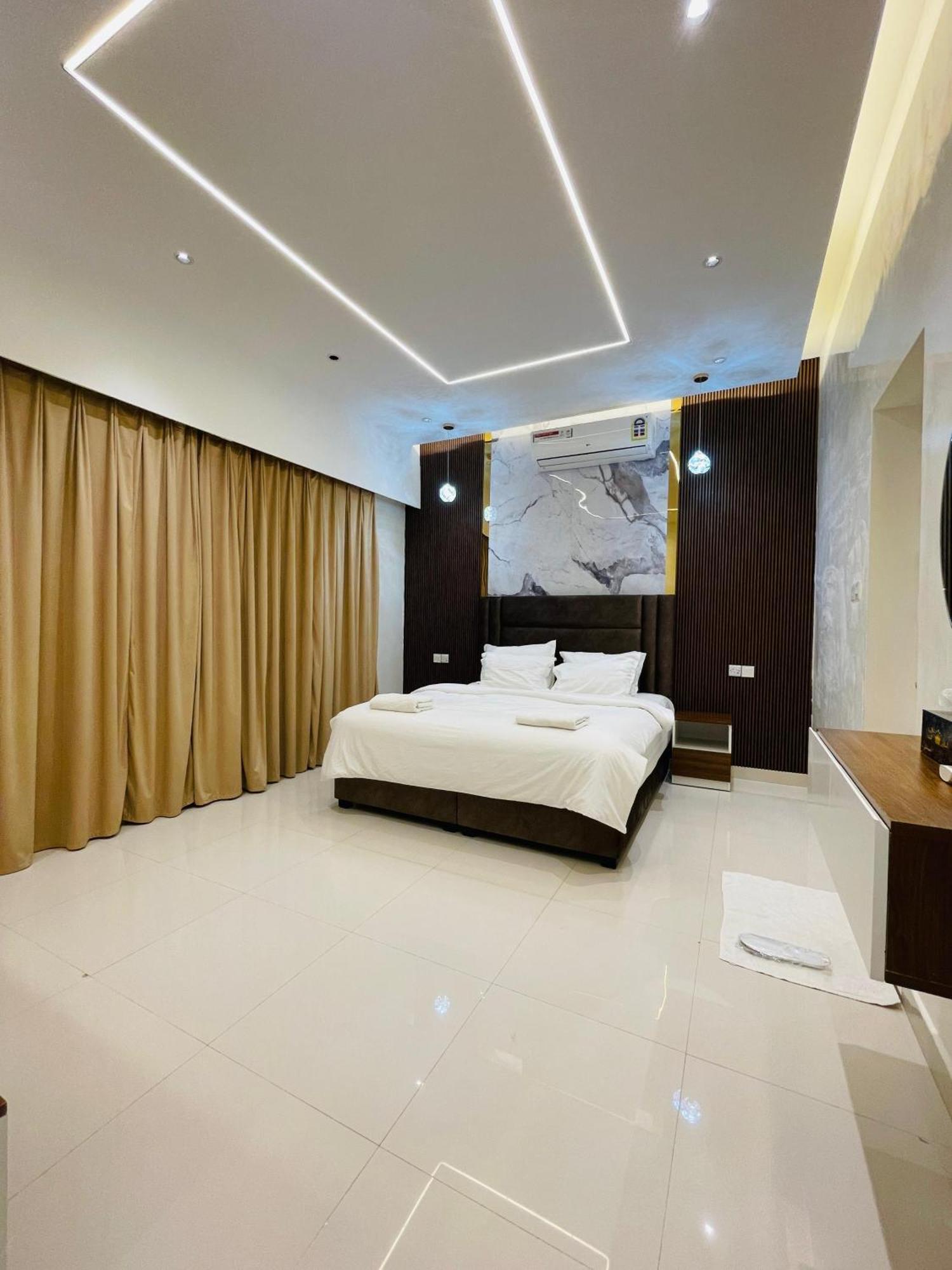 Mabahj Garnatha Hotel Apartments Сухар Экстерьер фото